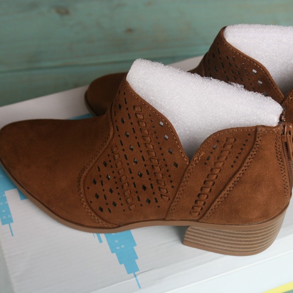 City Classified Emerge Chestnut Cut Out Boots - Picture 6 of 8